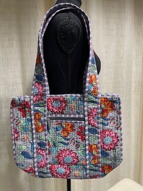 (new) Quilted Floral Tote Bag in Multicolor